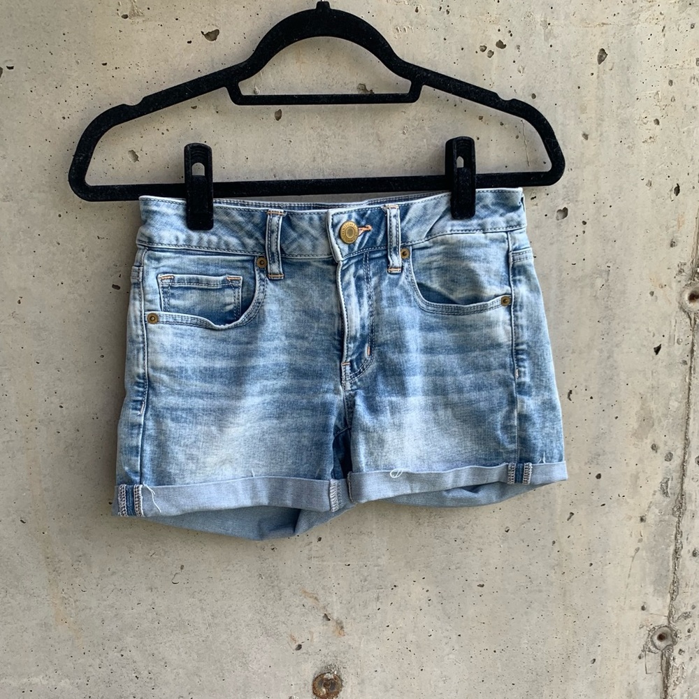 Light wash midi shorts